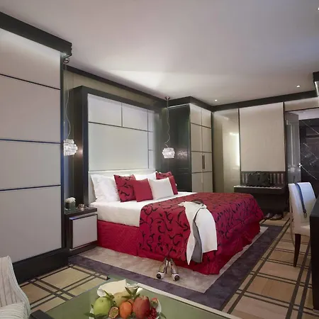 Baglioni Carlton - The Leading Of The World فندق