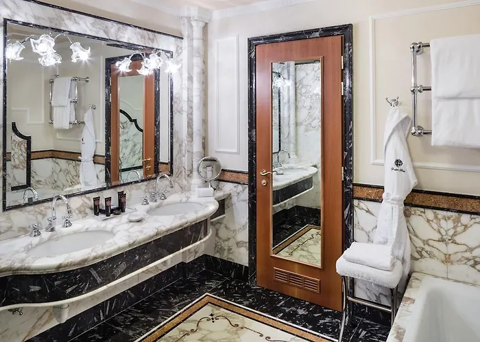 Baglioni Carlton - The Leading Of The World