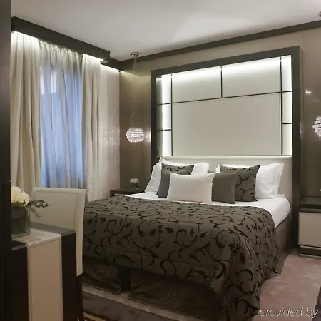 Baglioni Carlton - The Leading Of The World فندق